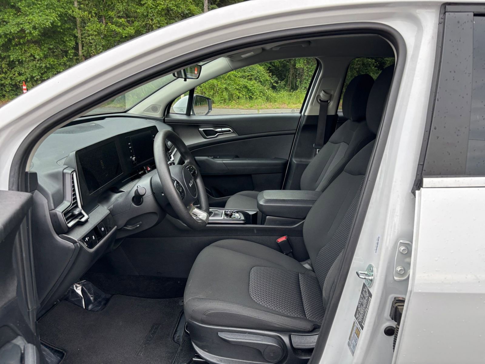 Used 2025 Kia Sportage LX FWD image 25