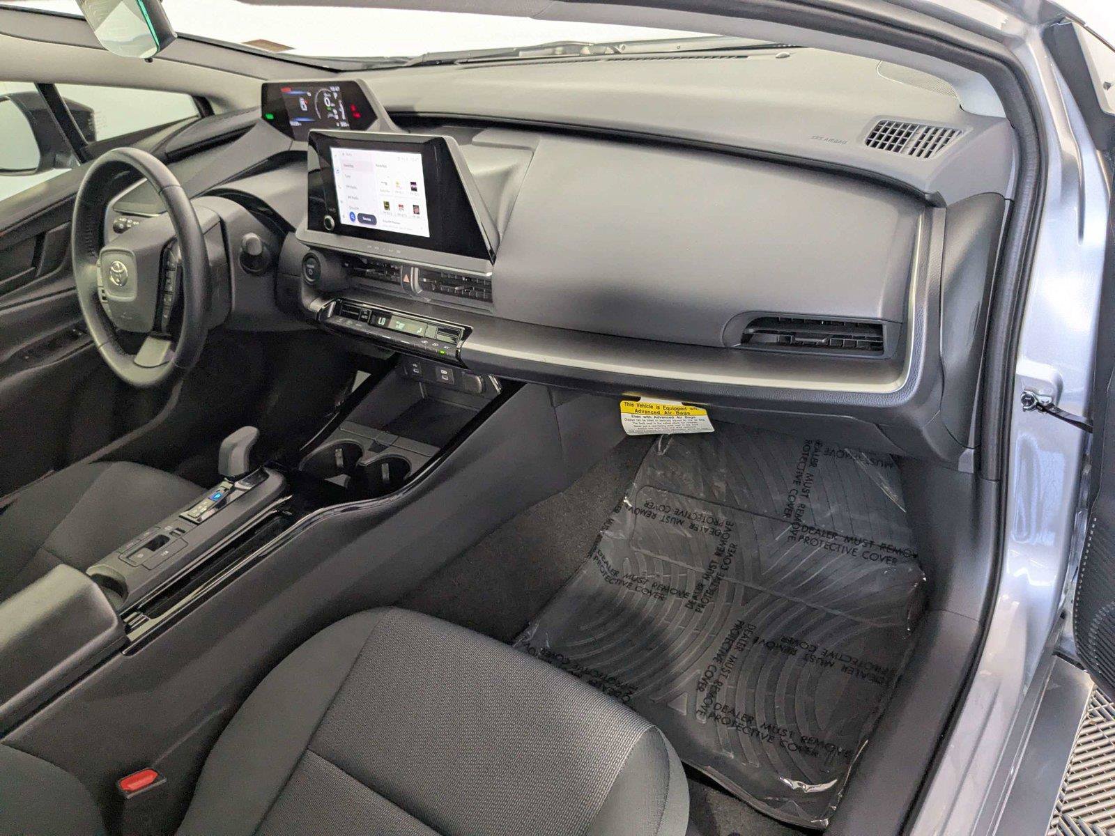 Certified 2025 Toyota Prius LE FWD image 31