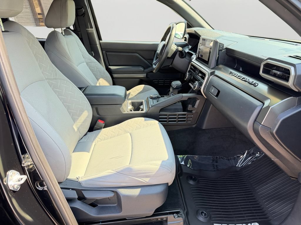 Certified 2025 Toyota Tacoma SR5 AWD/4WD image 12