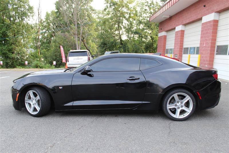 Used 2022 Chevrolet Camaro LT RWD image 2