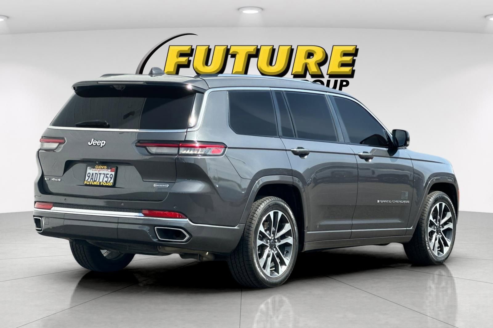 Used 2022 Jeep Grand Cherokee L Overland w/ Advanced Protech Group III image 3