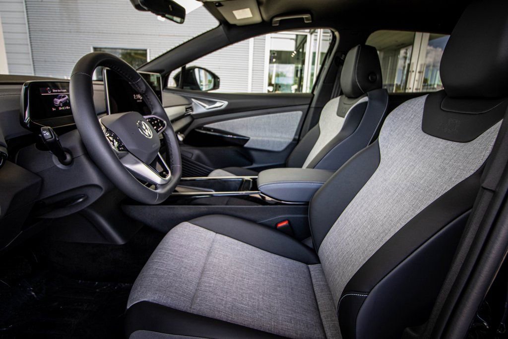 New 2025 Volkswagen ID.4 Pro RWD image 28