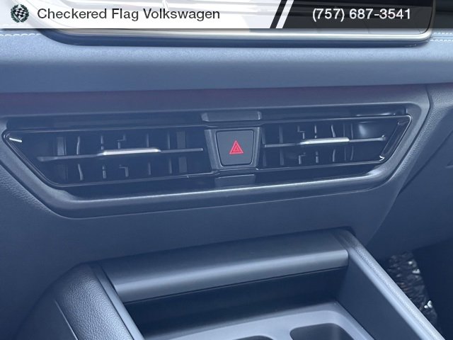 New 2025 Volkswagen Tiguan SE image 39