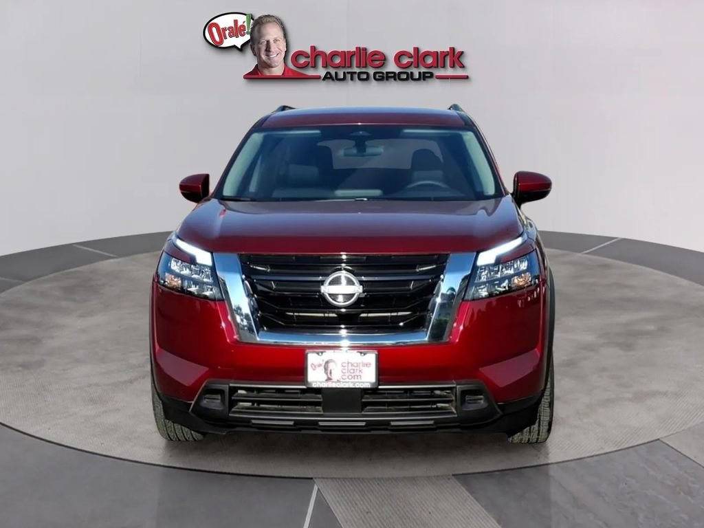 Used 2025 Nissan Pathfinder SV FWD image 8