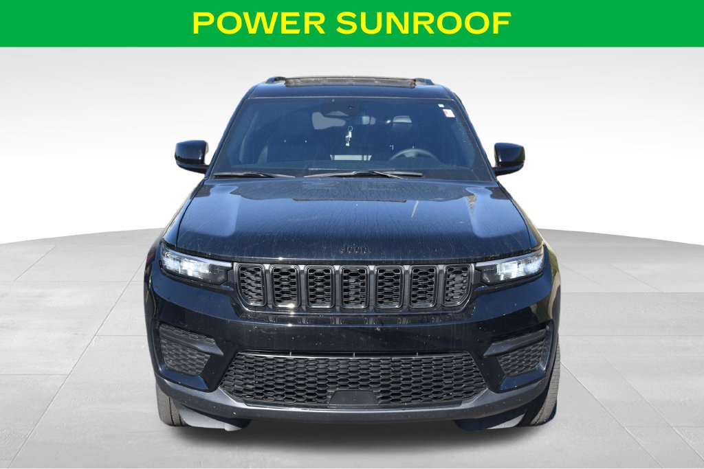 Used 2024 Jeep Grand Cherokee Altitude AWD/4WD image 3