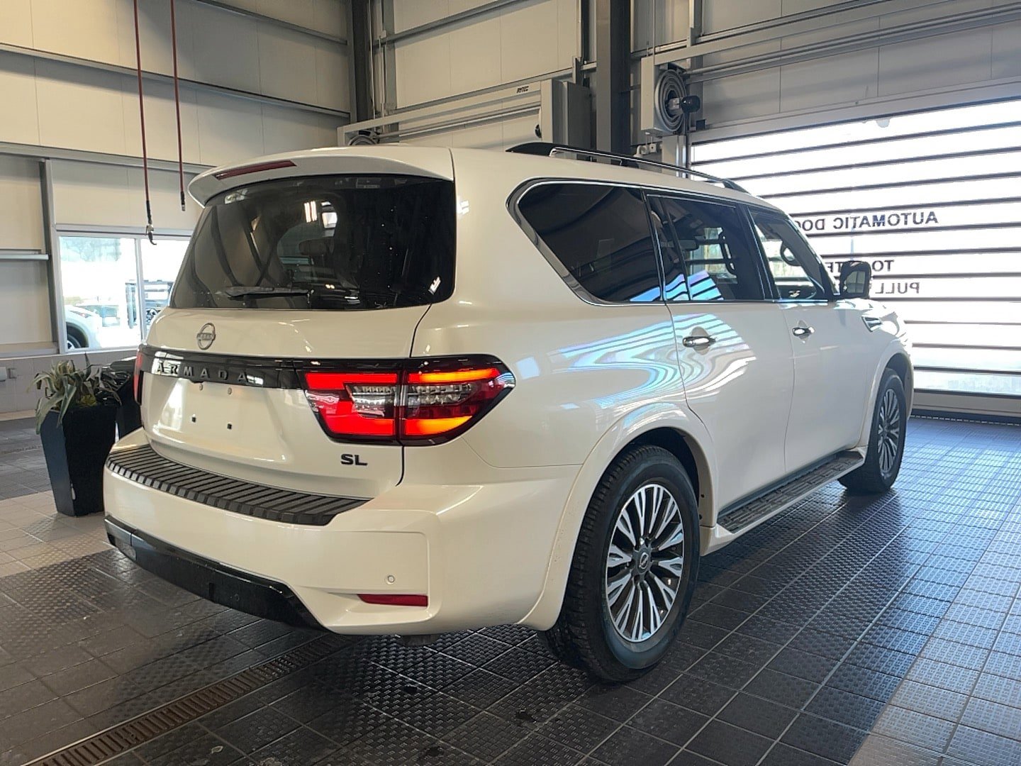 Certified 2024 Nissan Armada SL w/ Midnight Edition Package image 23