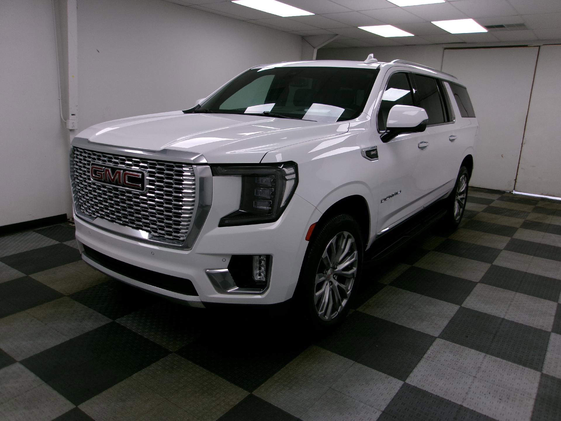 Used 2022 GMC Yukon XL Denali AWD/4WD image 1