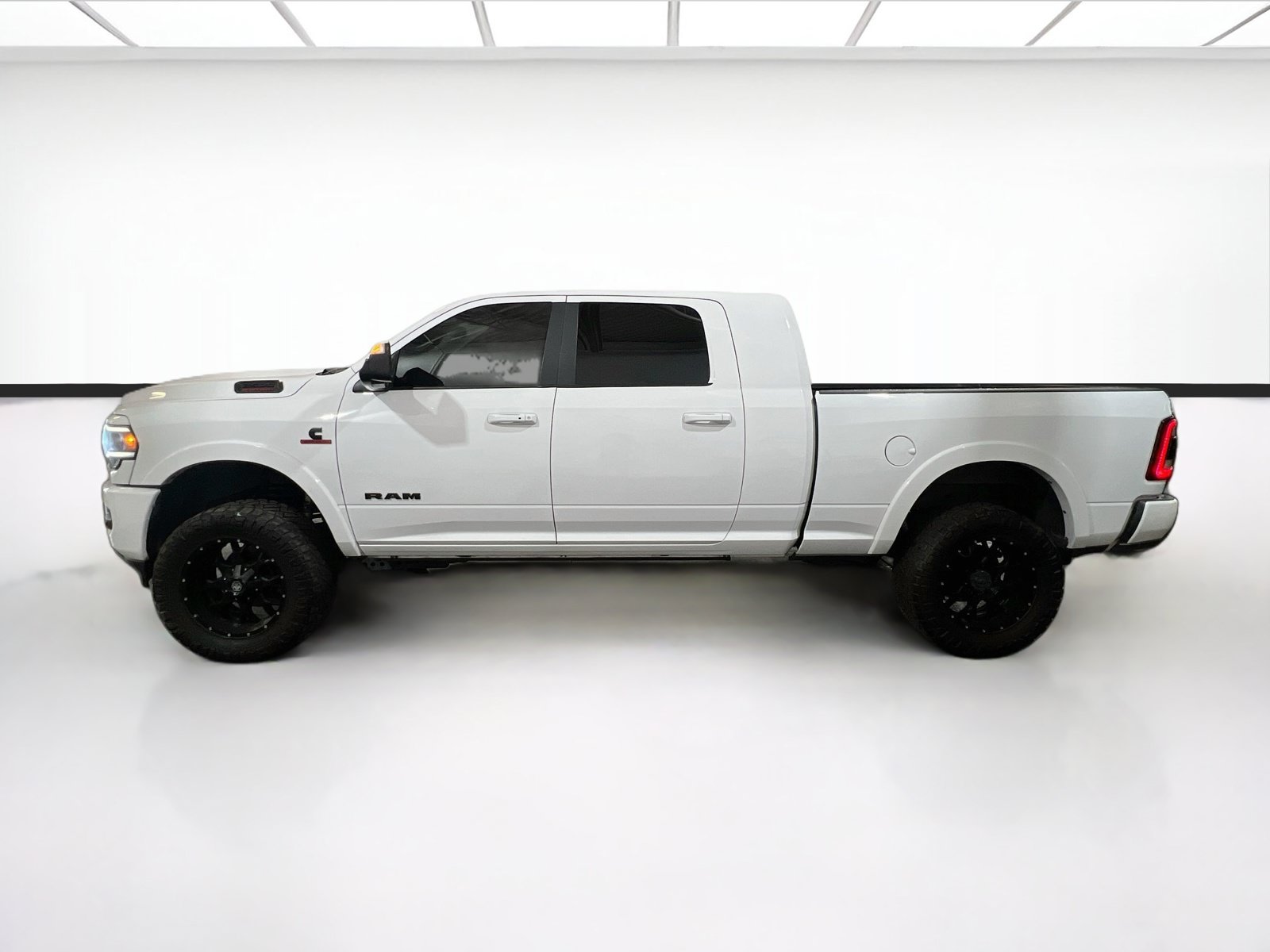 Used 2020 RAM 2500 Laramie w/ Night Edition AWD/4WD image 24