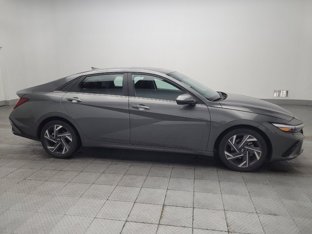 Used 2025 Hyundai Elantra SEL FWD image 11