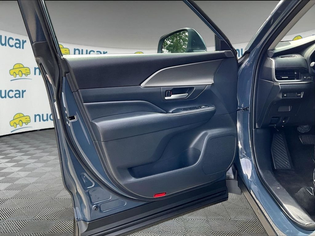 Used 2025 Toyota Grand Highlander AWD image 9