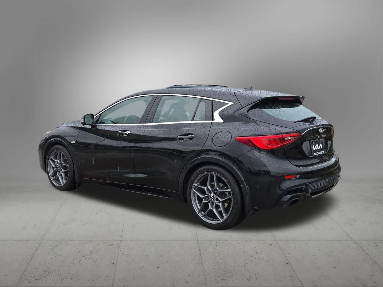 Used 2017 INFINITI QX30 Sport w/ Sport Leather Package FWD image 4