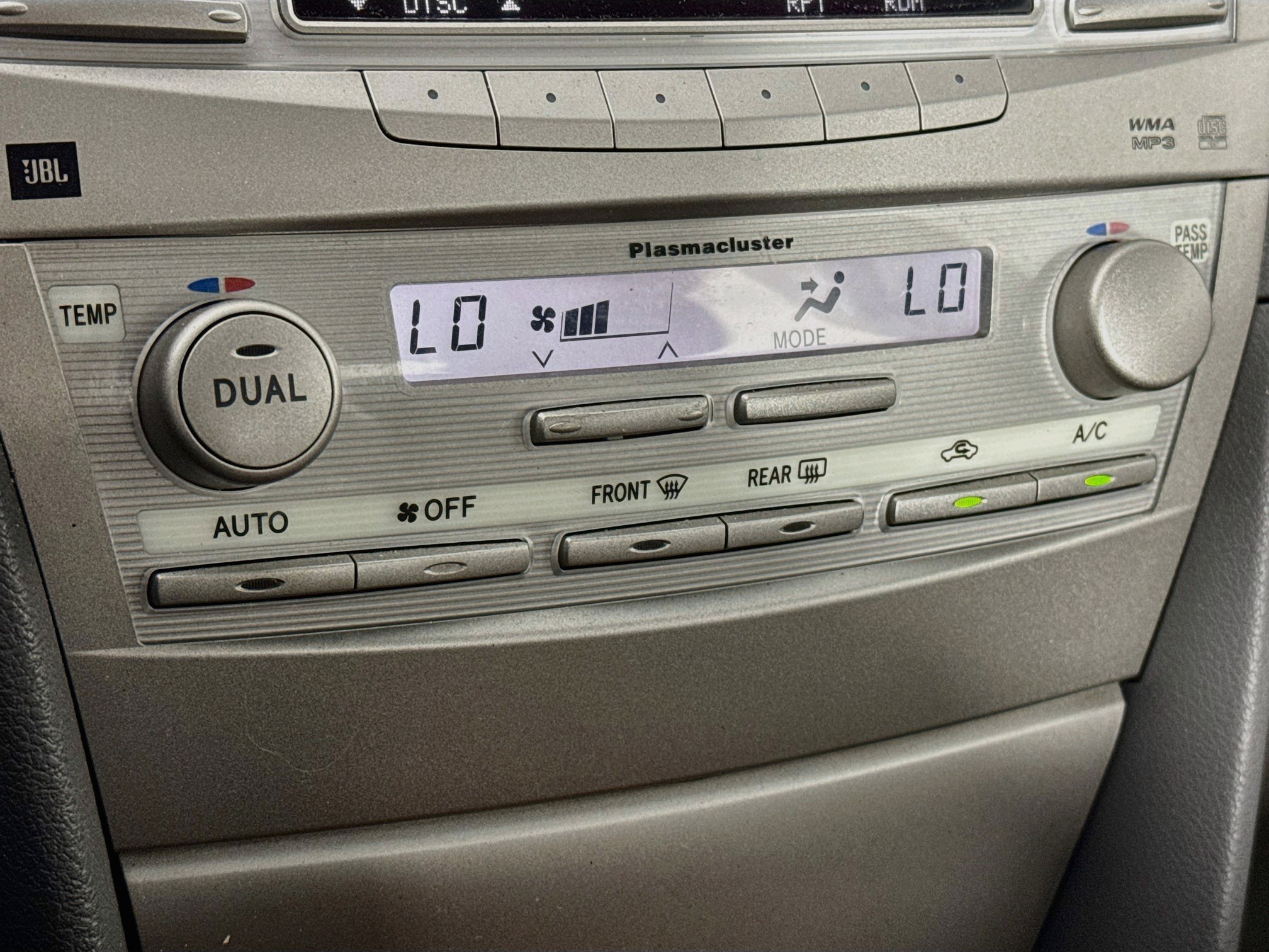 Used 2011 Toyota Camry XLE w/ XLE Extra-Value Pkg #2 FWD image 14