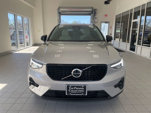 Certified 2025 Volvo XC40 B5 Plus image 6