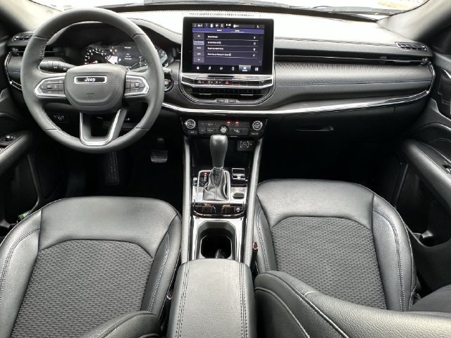 Used 2026 Jeep Compass Latitude AWD/4WD image 9