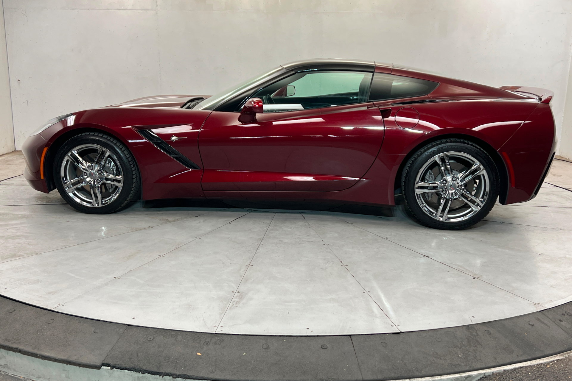 Used 2016 Chevrolet Corvette Stingray Coupe RWD image 2