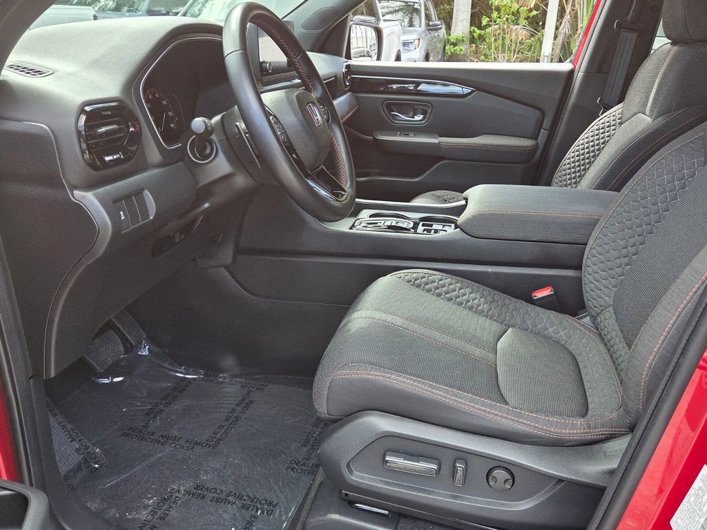 Certified 2023 Honda Pilot Sport image 9