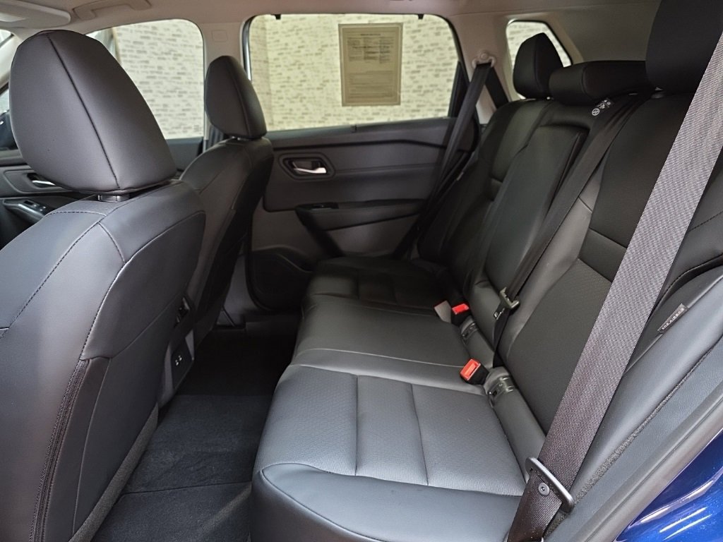 Used 2026 Nissan Rogue SV w/ SV Premium Package image 16