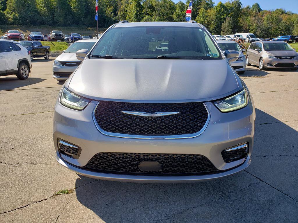 Used 2021 Chrysler Pacifica Touring-L FWD image 9