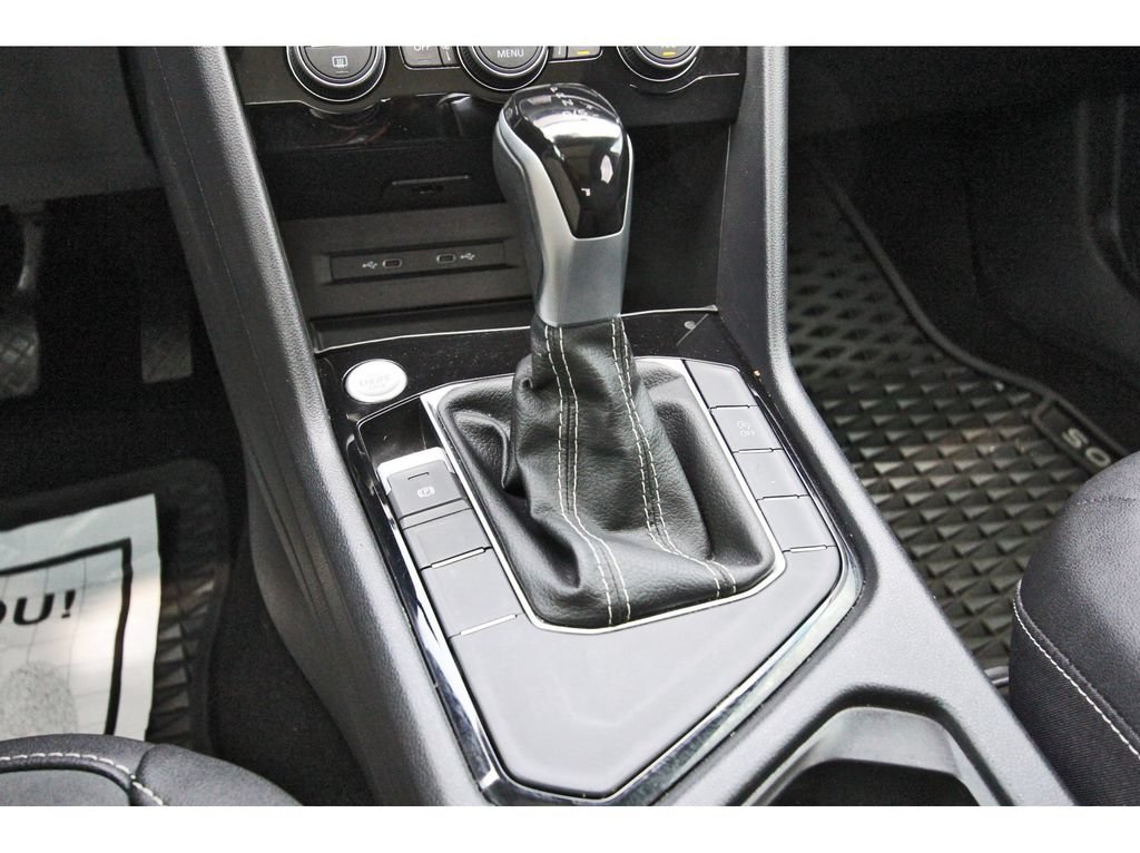 Used 2024 Volkswagen Taos SE w/ Panoramic Sunroof Package FWD image 29