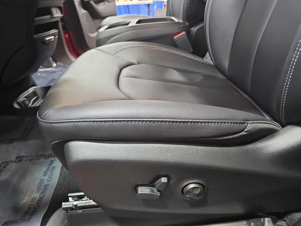 New 2026 Chrysler Pacifica Select image 31