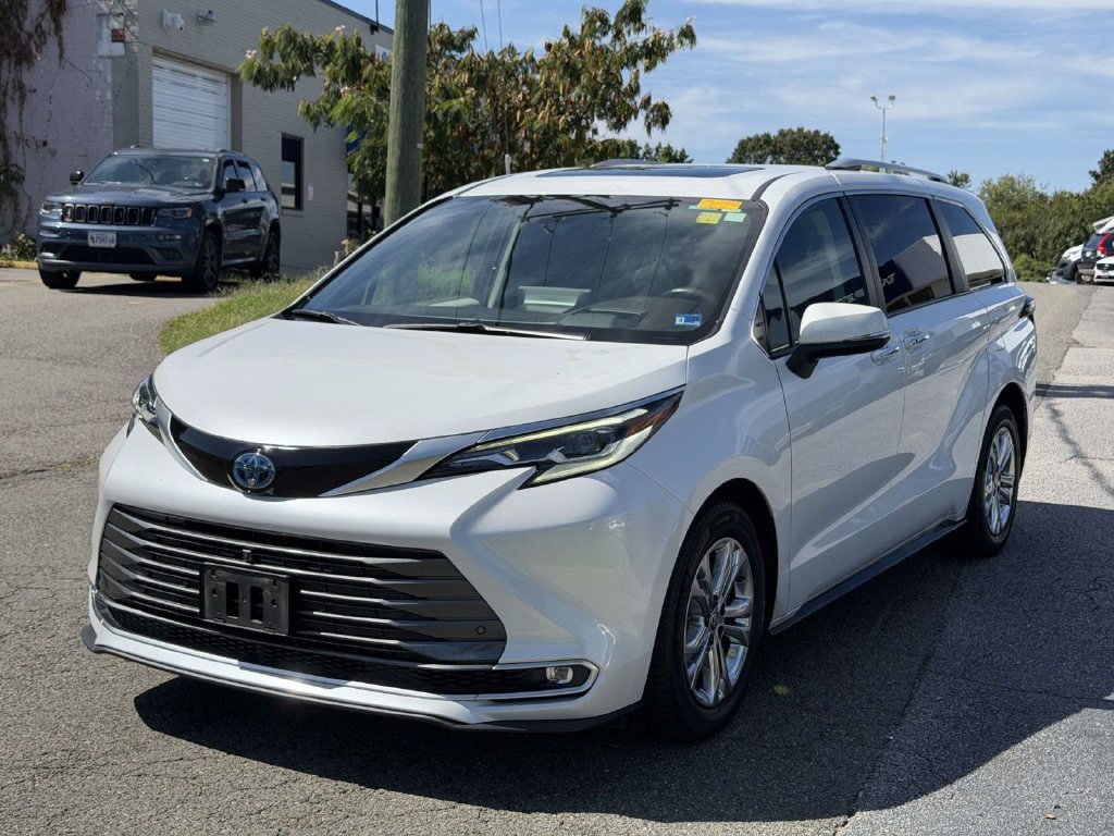 Used 2022 Toyota Sienna Platinum AWD/4WD image 23