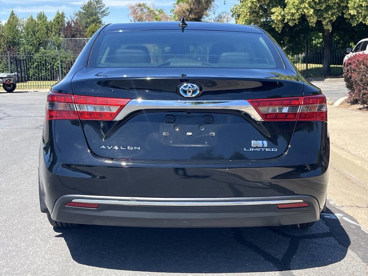Used 2016 Toyota Avalon Limited w/ Toyota Safety Sense Package FWD image 4