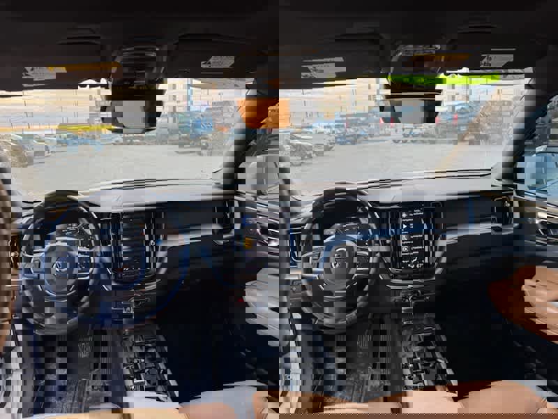 Used 2020 Volvo XC60 T5 Momentum image 6