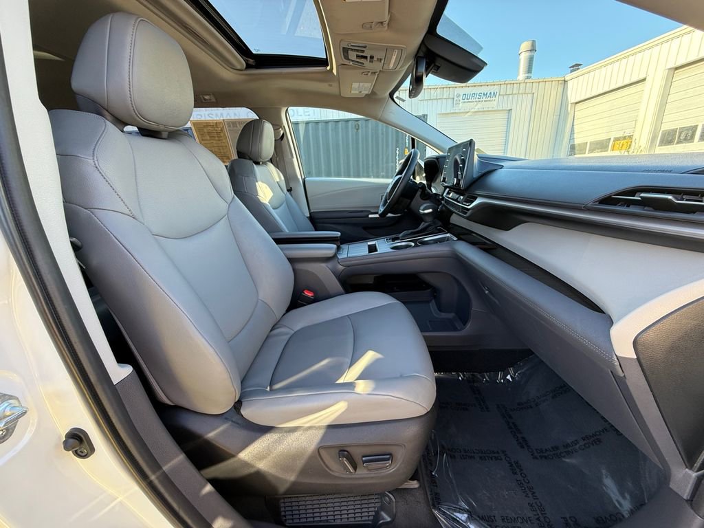 Used 2023 Toyota Sienna XLE w/ XLE Plus Package image 29