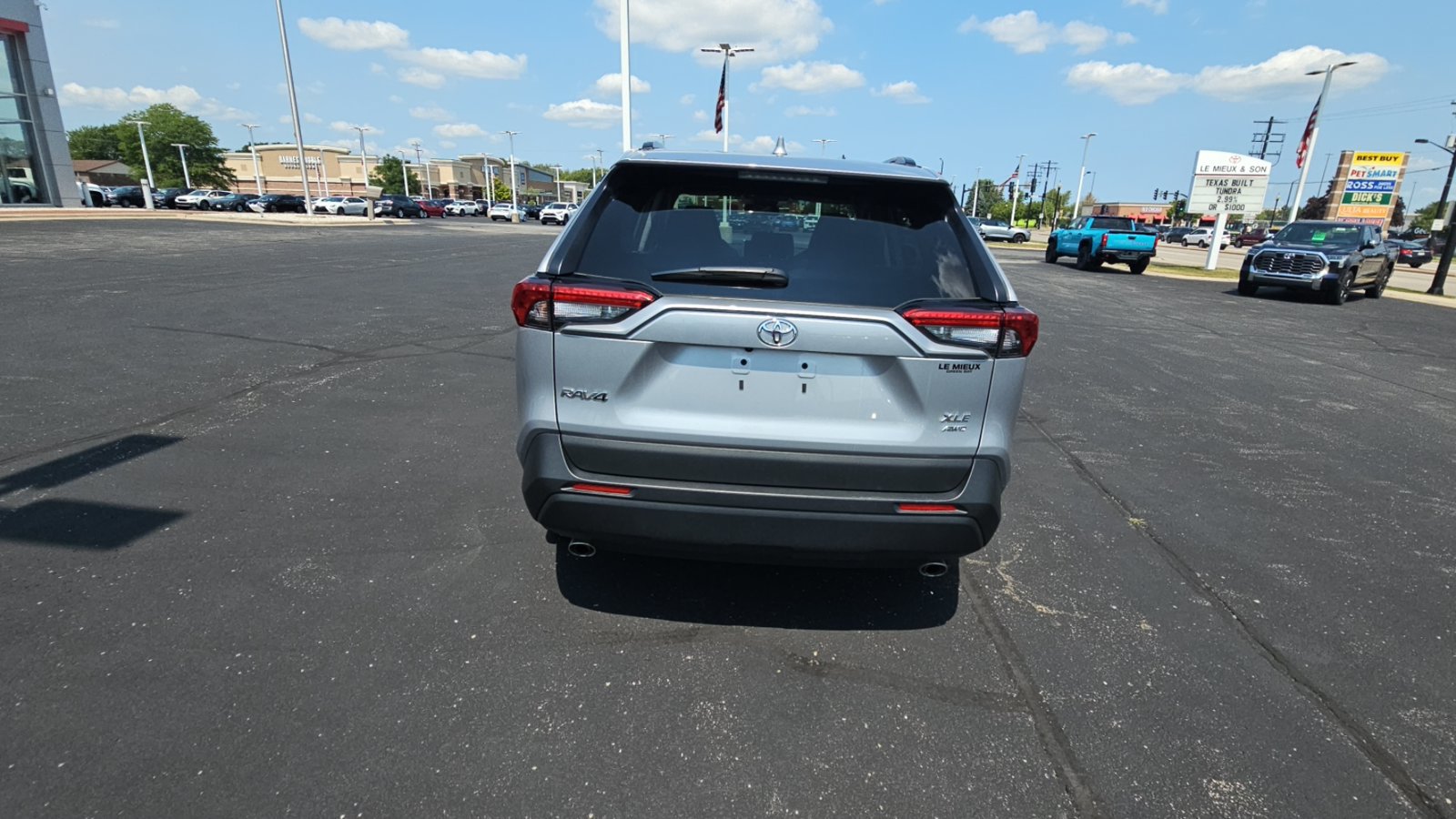 Certified 2025 Toyota RAV4 XLE AWD/4WD image 4