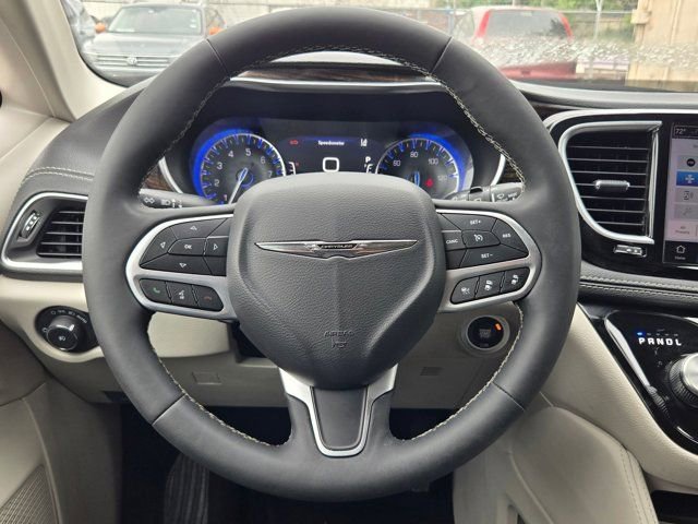 Used 2024 Chrysler Pacifica Limited FWD image 23