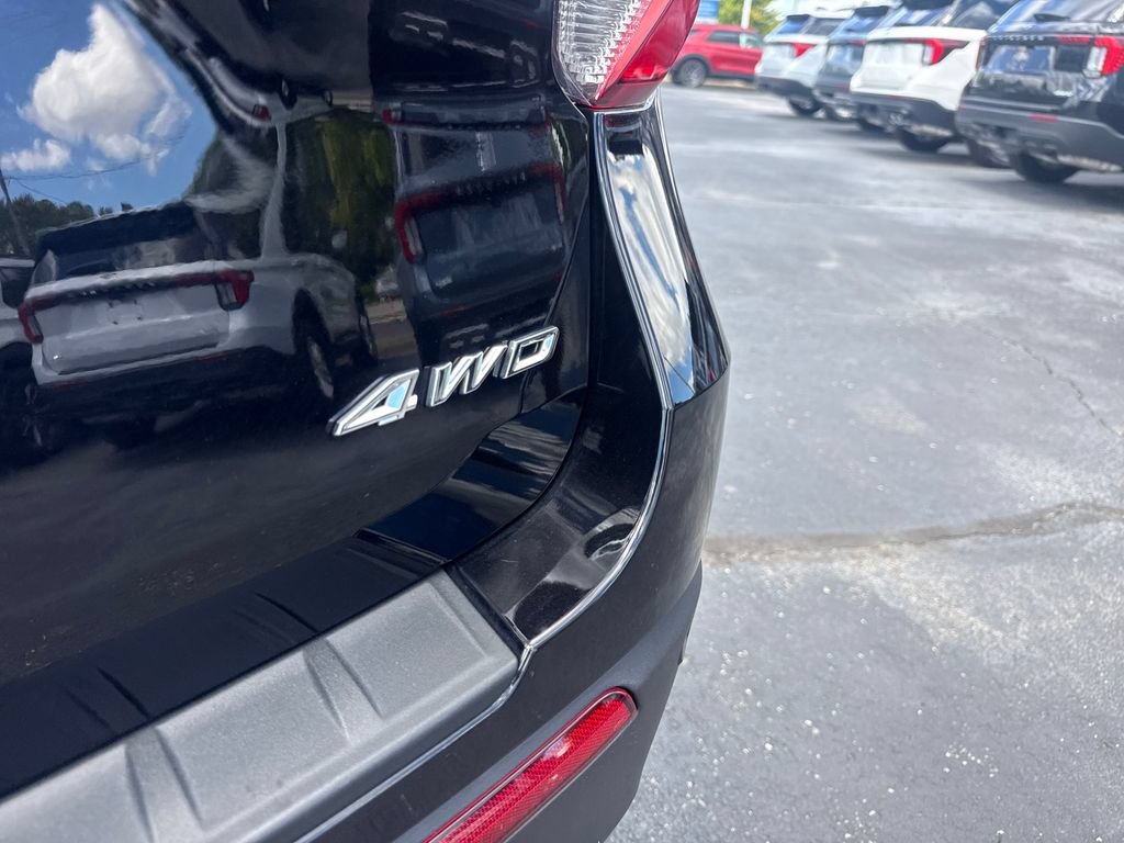 Used 2023 Ford Explorer XLT w/ Equipment Group 202A AWD/4WD image 12