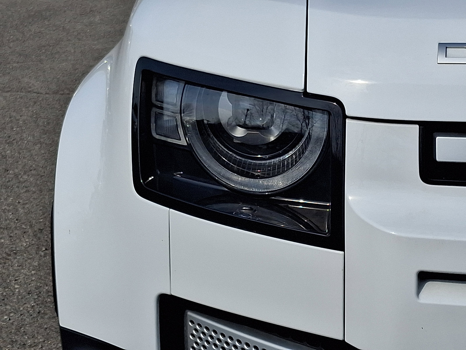 Used 2024 Land Rover Defender 110 S image 9