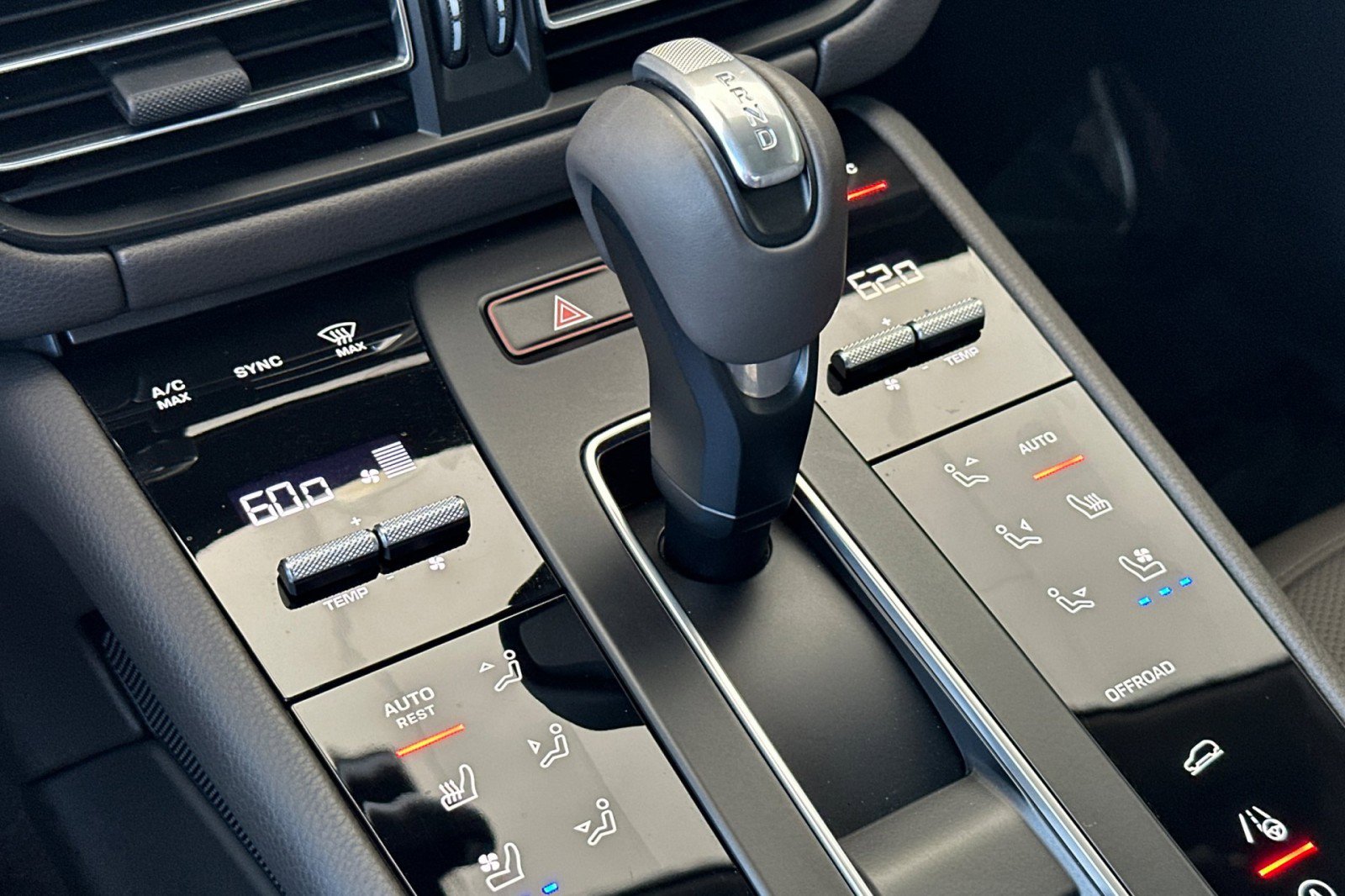 Certified 2026 Porsche Macan AWD/4WD image 22