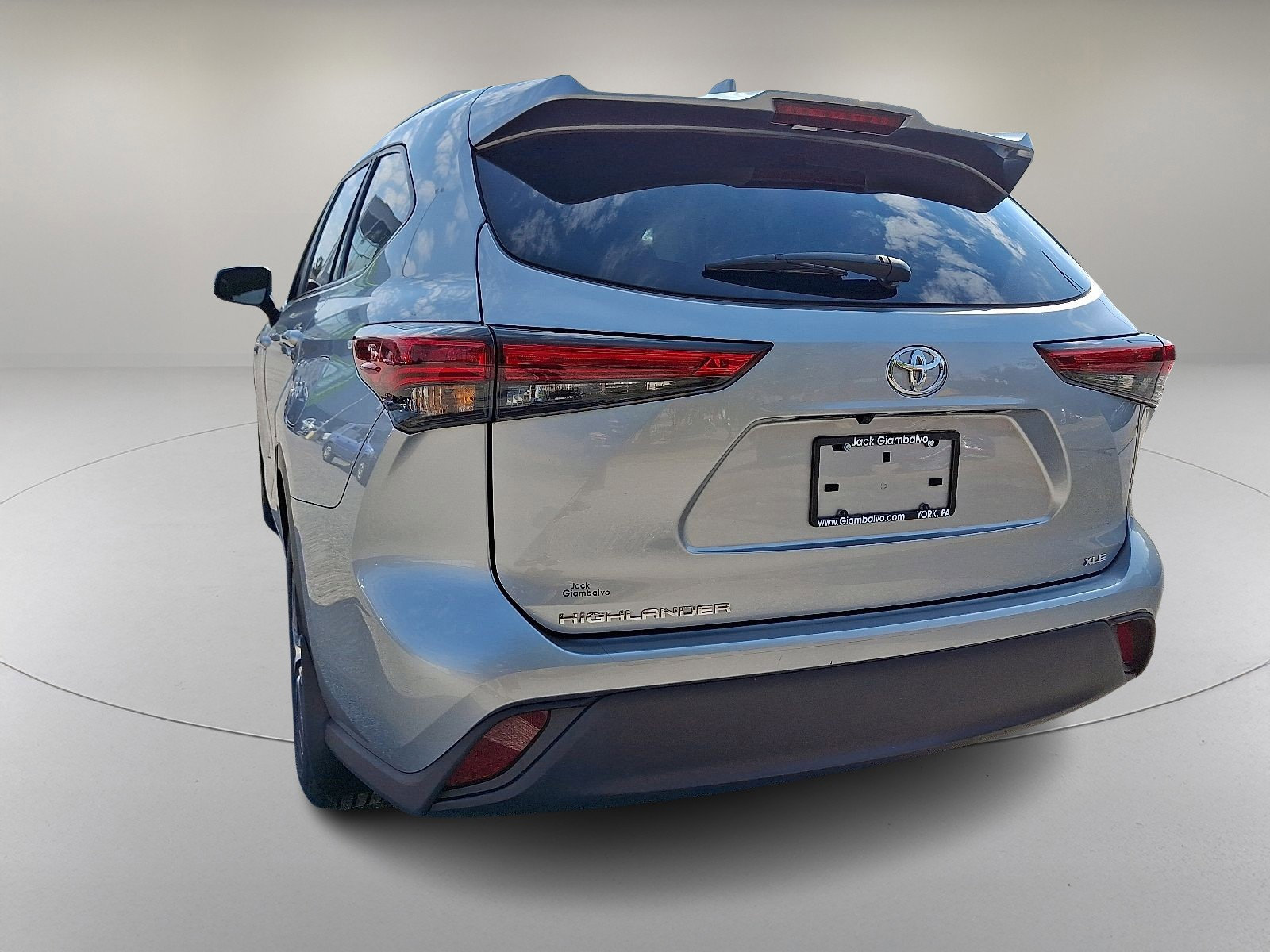 Used 2023 Toyota Highlander XLE image 8