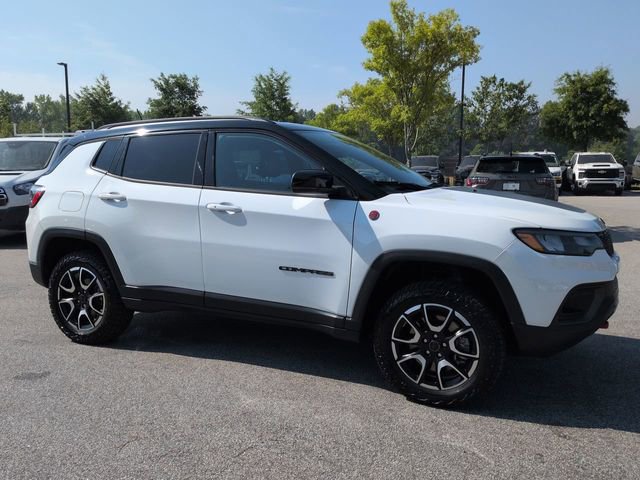 Certified 2025 Jeep Compass Trailhawk AWD/4WD image 2