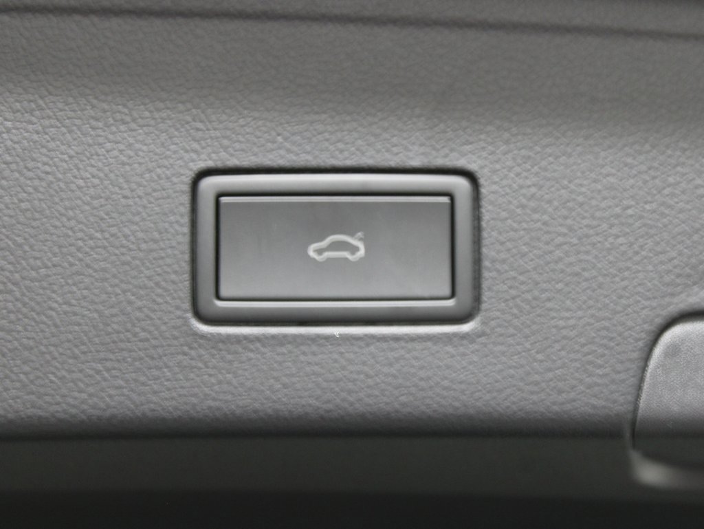 Used 2024 Volkswagen Atlas Cross Sport SEL Premium R-Line image 39