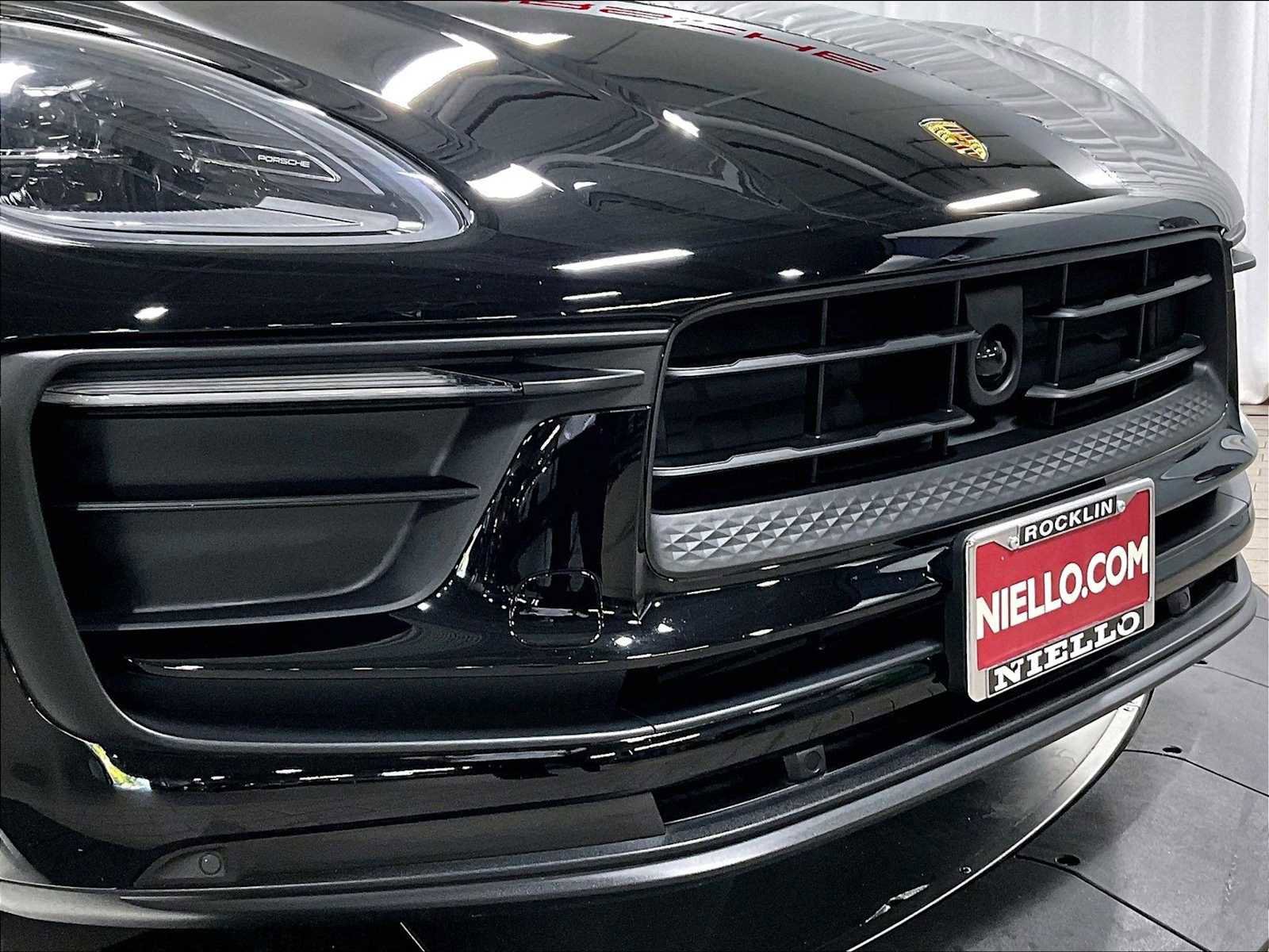 Used 2025 Porsche Macan w/ Premium Package Plus image 33