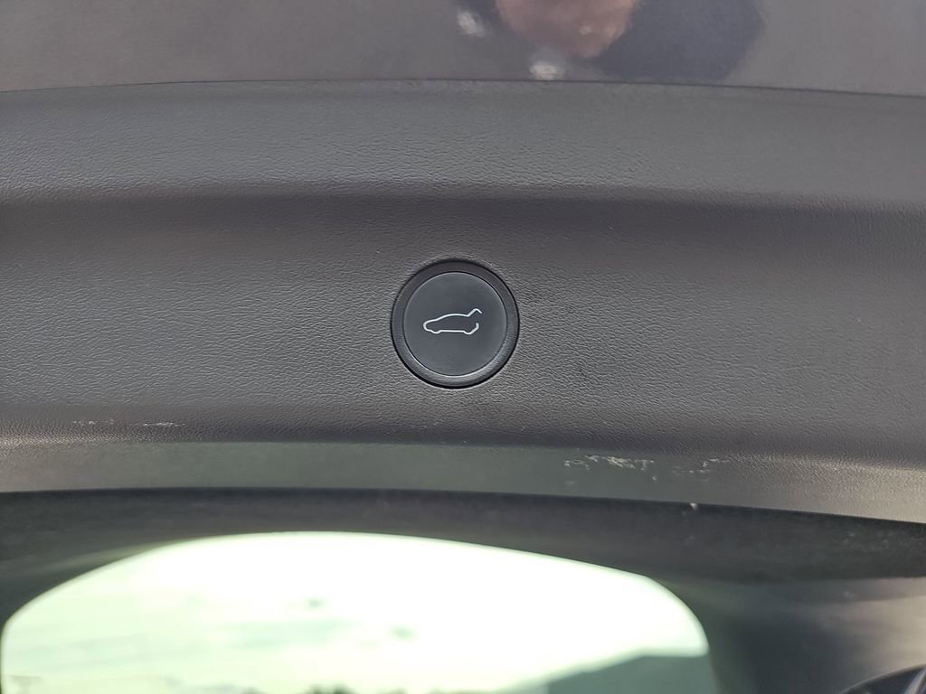 Used 2022 Tesla Model Y Performance image 17