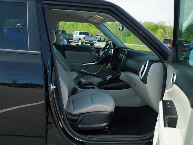Used 2024 Kia Soul LX FWD image 19