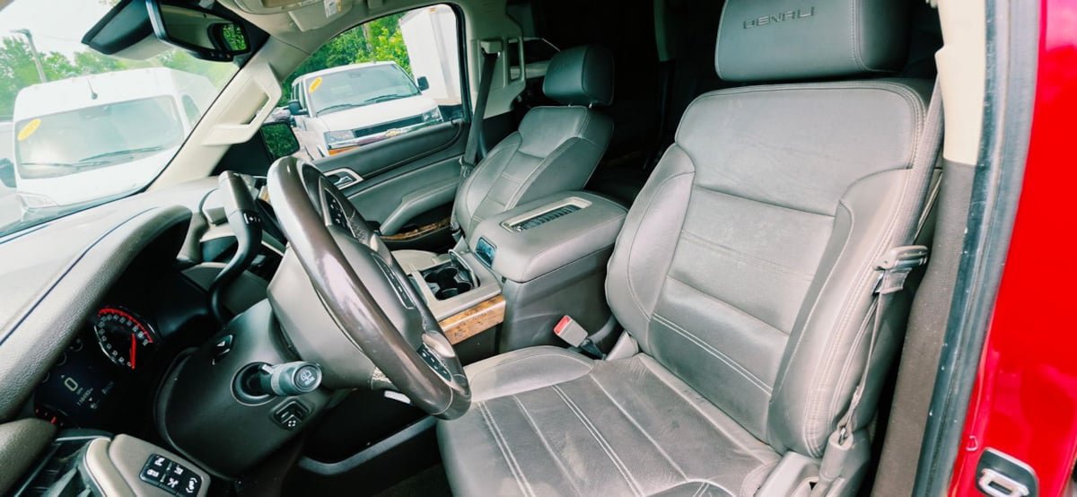 Used 2015 GMC Yukon Denali w/ Premium Package AWD/4WD image 6