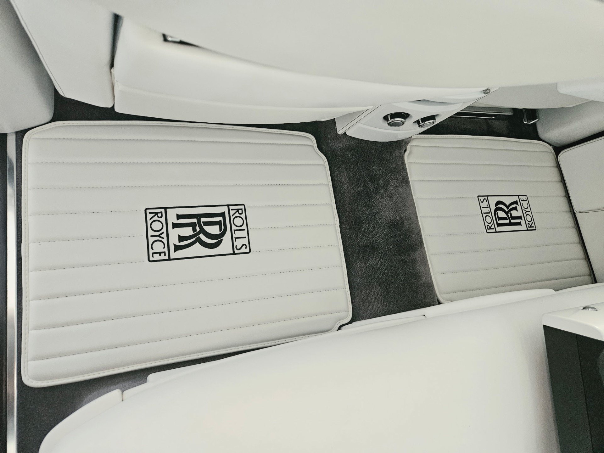 Used 2007 Rolls-Royce Phantom Sedan RWD image 25