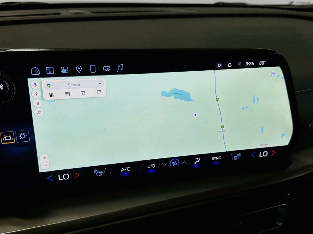 Used 2025 Chevrolet Traverse LT AWD/4WD image 16
