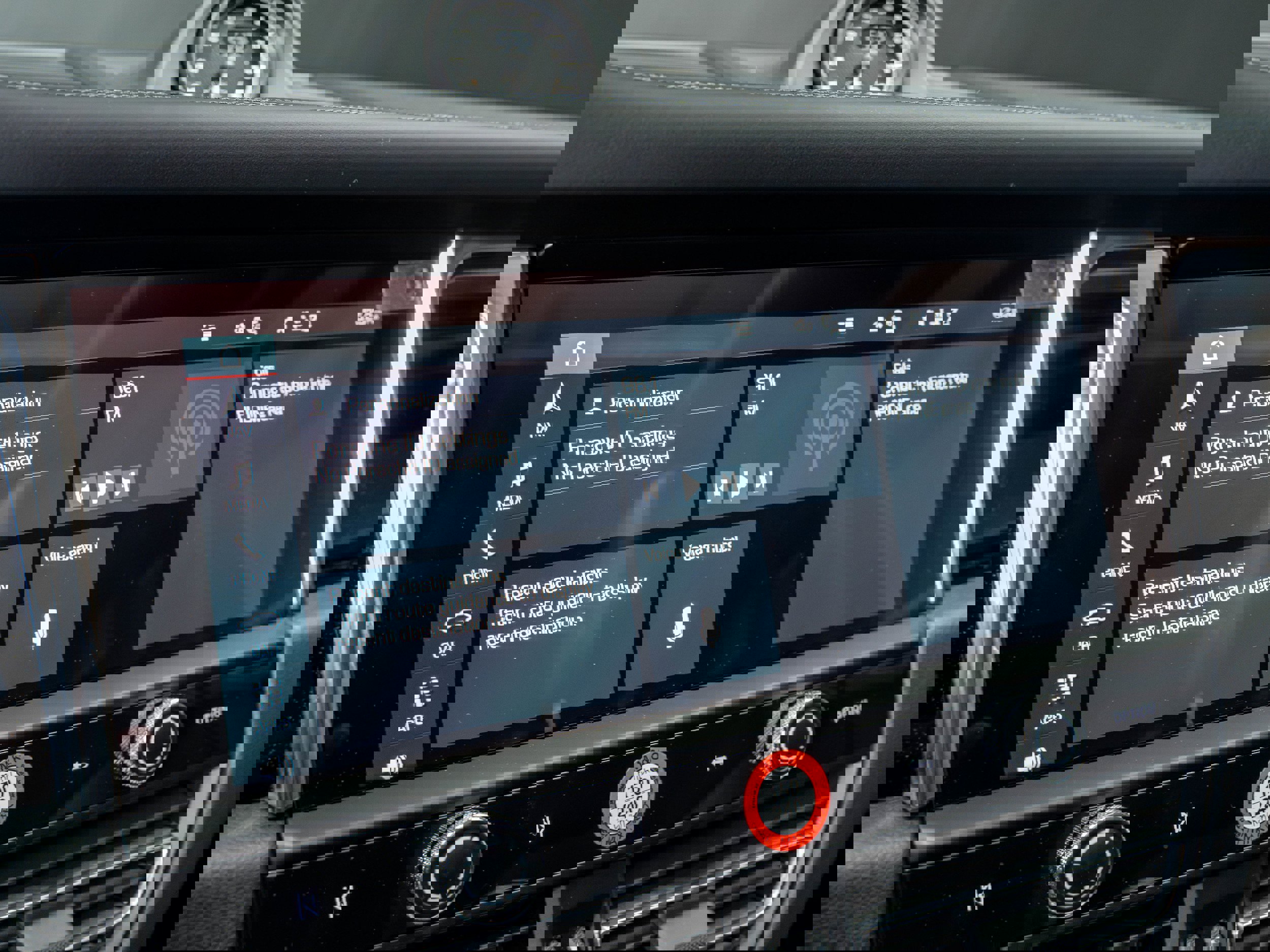 Certified 2025 Porsche Macan Turbo image 26