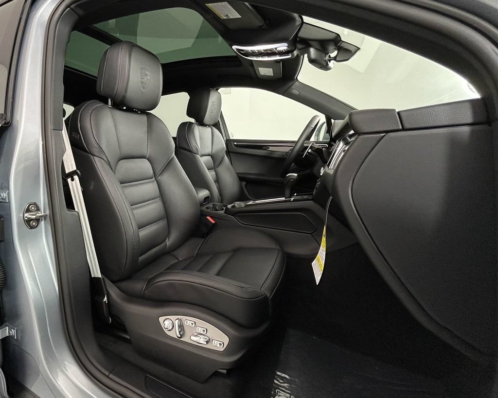 New 2026 Porsche Macan AWD/4WD image 23