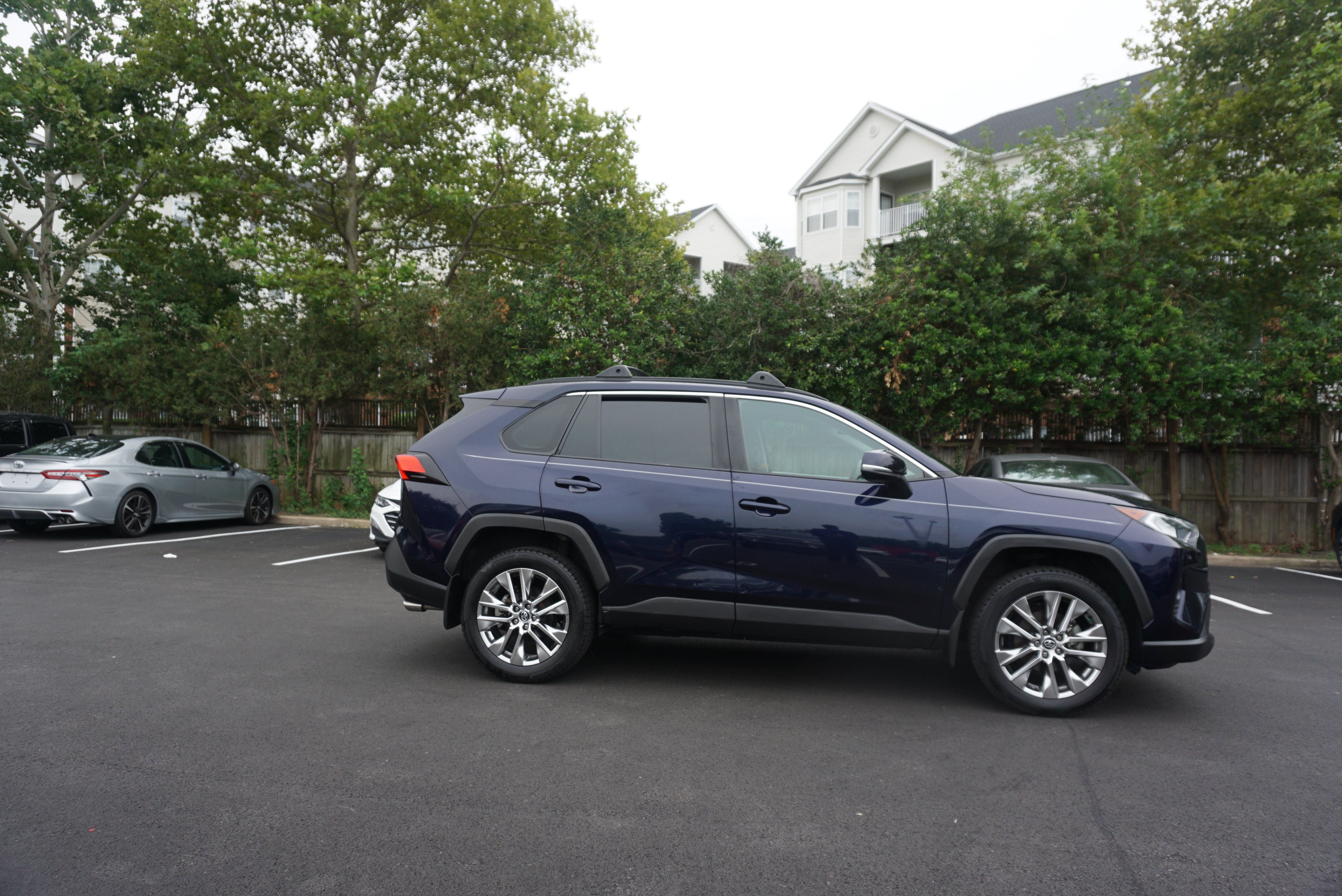 Used 2020 Toyota RAV4 XLE Premium AWD/4WD image 3