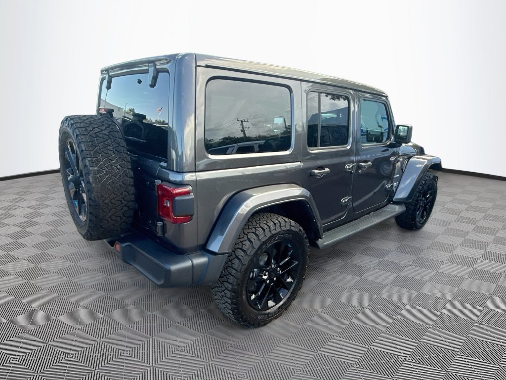 Used 2022 Jeep Wrangler Unlimited Sahara w/ Cold Weather Group AWD/4WD image 6