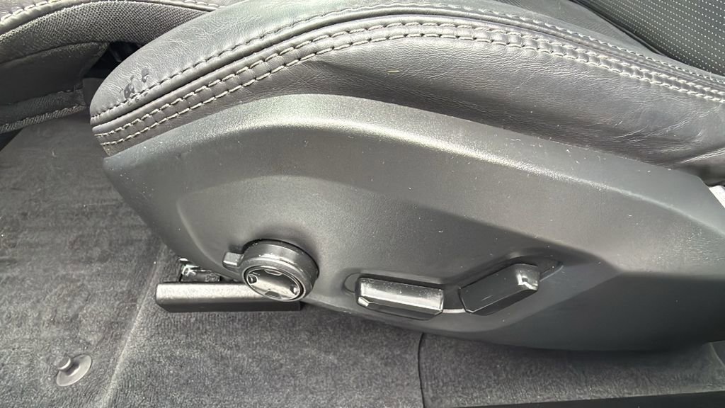 Certified 2024 Volvo XC60 B5 Ultimate w/ Climate Package image 24