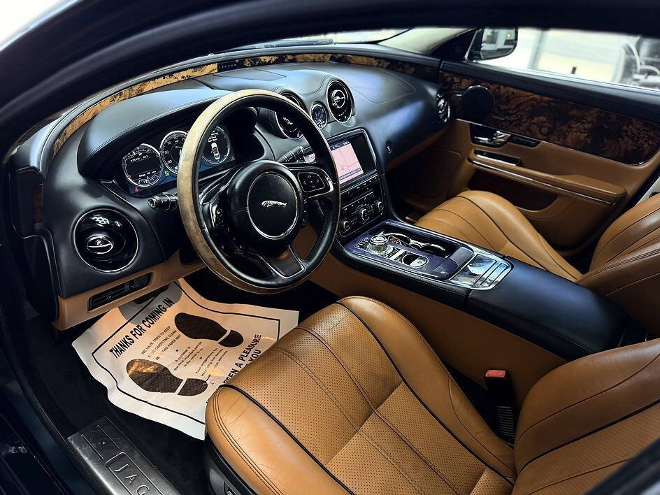 Used 2013 Jaguar XJ AWD image 3