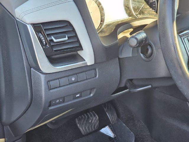 Used 2023 Nissan Rogue SV w/ SV Premium Package AWD/4WD image 17