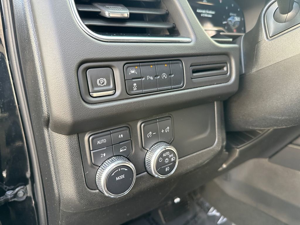 Used 2024 GMC Yukon SLT image 13